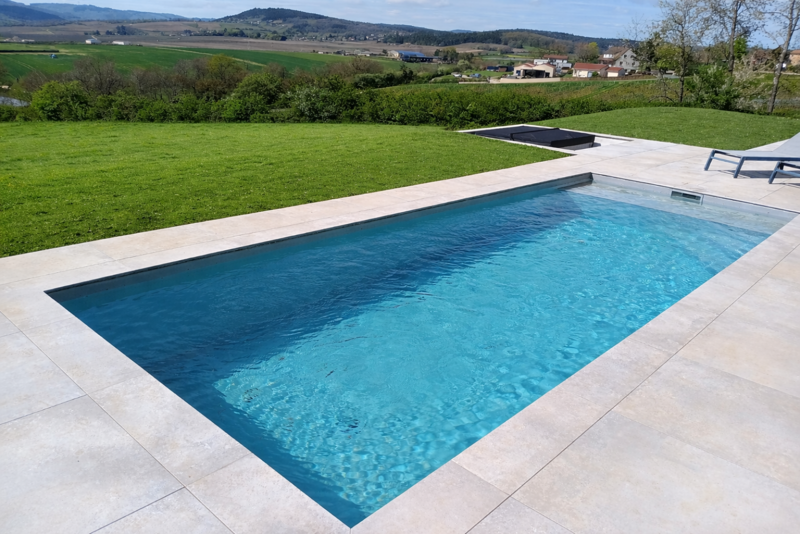 Réalisation d'une piscine rectangulaire rectangulaire de 8 m × 3,5 m à Chevagny-les-Chevrières