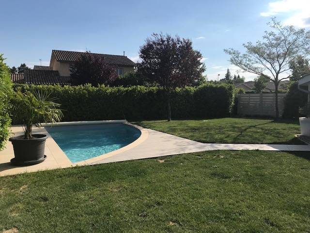 Réalisation d'une piscine rectangulaire forme libre de 6 m x 3 m située à Montanay