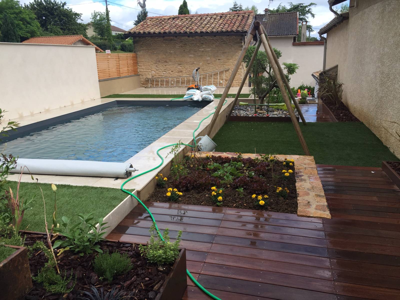 Une création de piscine rectangulaire 7 m x 3 m à Miribel