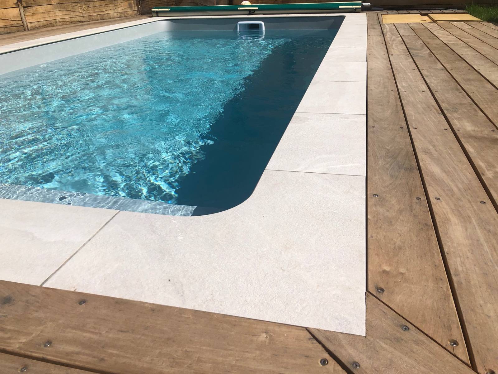 Piscine sur-mesure 5 x 2,5 m avec plage immergée à Romanèche-Thorins