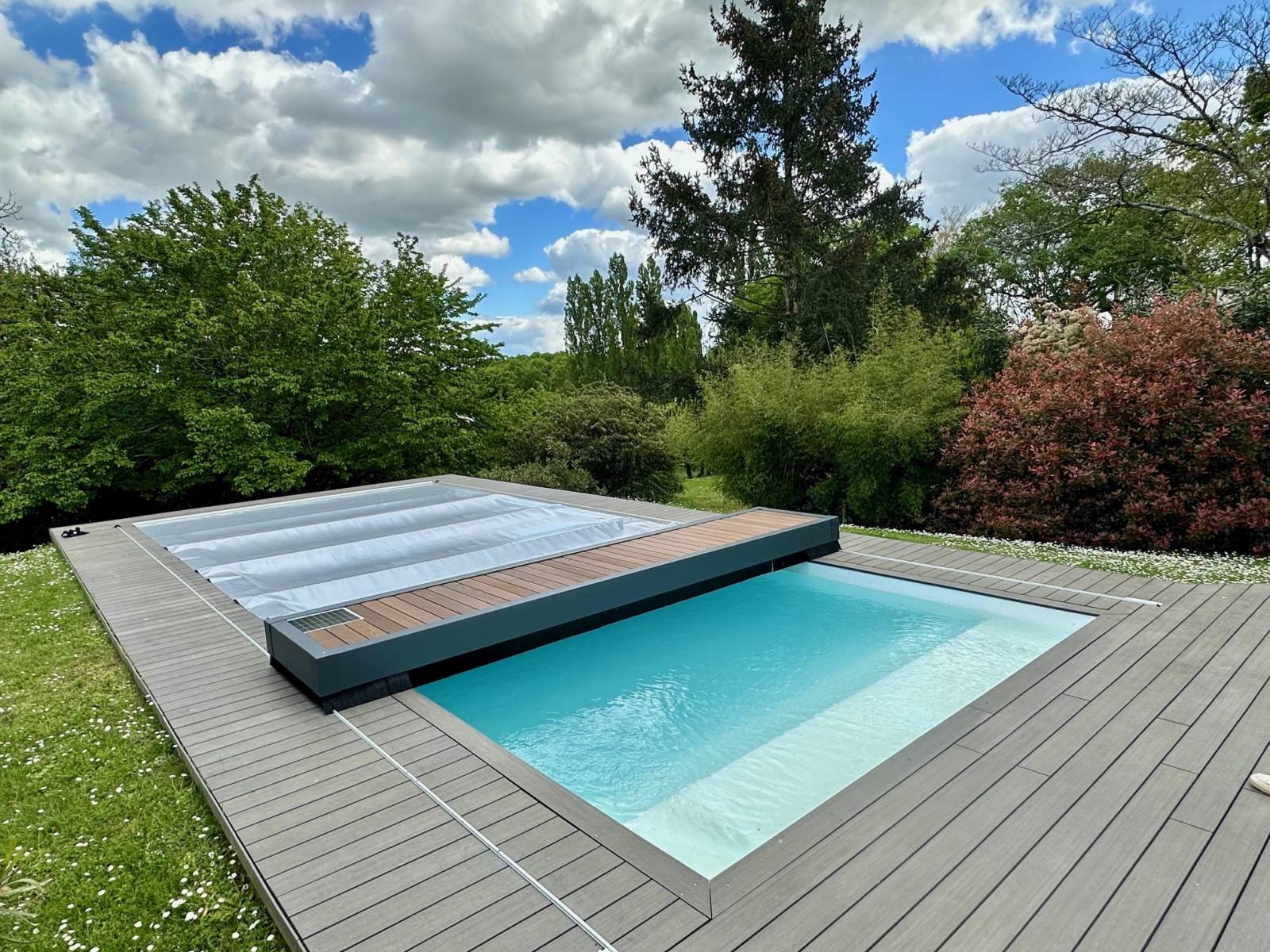 Installation d’une Couverture de Piscine Sécurisée Stilys Duo