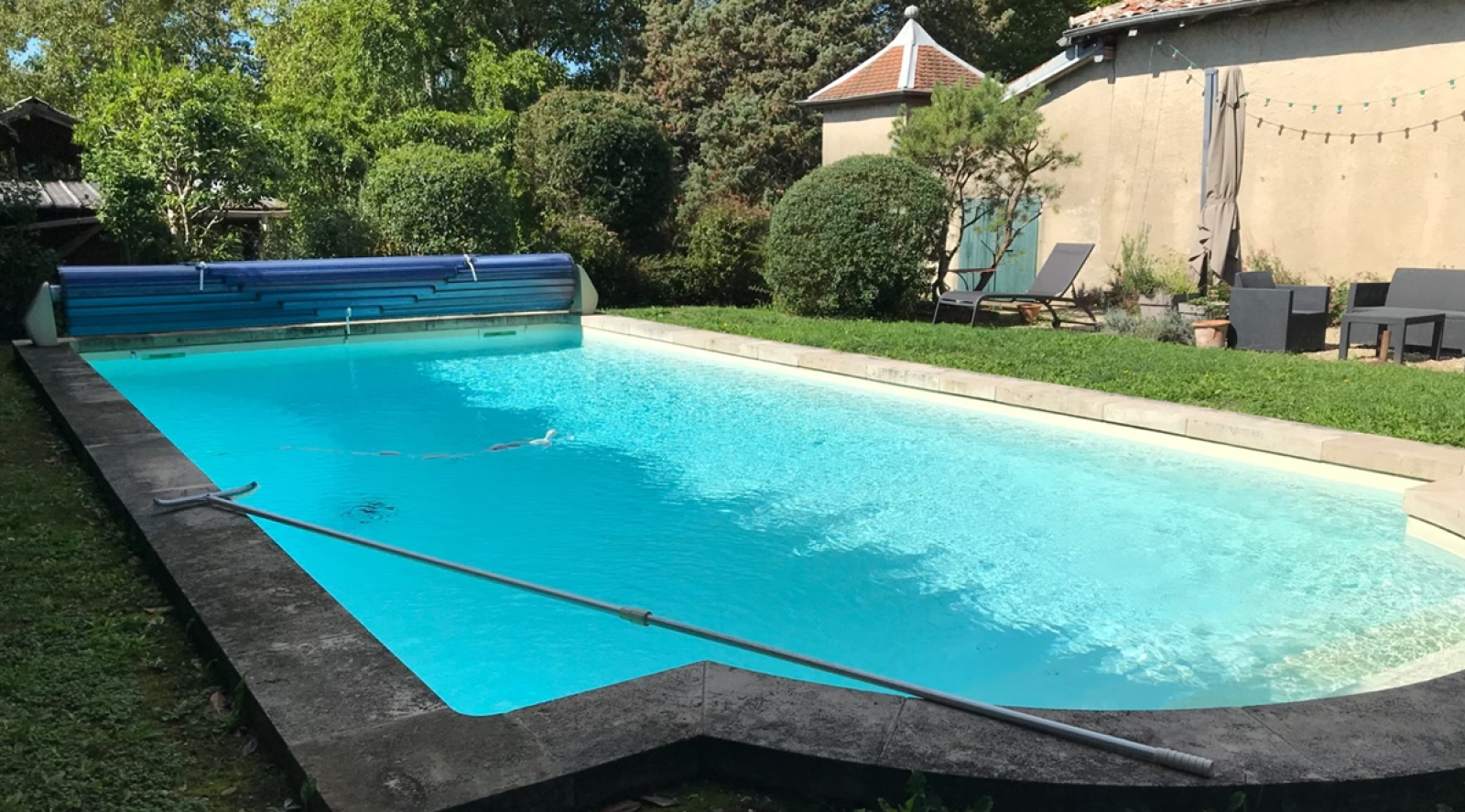 Réalisation d’une piscine rectangulaire 7 m x 3,5 m avec escalier roman à Polliat