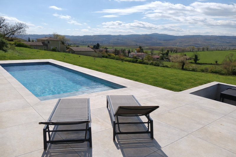 Réalisation d'une piscine rectangulaire rectangulaire de 8 m × 3,5 m à Chevagny-les-Chevrières