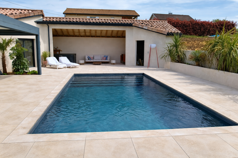Création d'une piscine rectangulaire de 8 m x 4 m réalisé à Hurigny