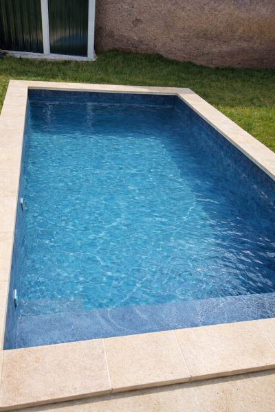 Installation d'une piscine rectangulaire de 4 m x 2.5 m à Charnay, près de lyon