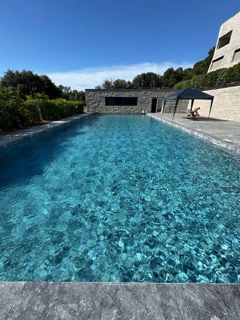 Kit équipement pour piscine béton 12m x 5m – Installation à Charnay-lès-Mâcon par votre pisciniste à Mâcon