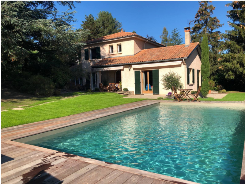 Réalisation d'une piscine  contemporaine rectangulaire de 6m X 3m situé à Arnas