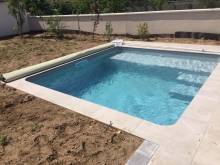 Pisciniste sur Mâcon a réalisé une piscine carrée de 4 m x 4 m avec plage et escalier à Curtafond