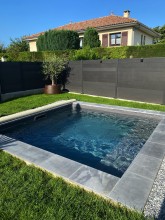 Construction d’une Piscine carré 4,5x4,5 avec Banquette Liner gris anthracite à Dommartin dans l’Ouest lyonnais